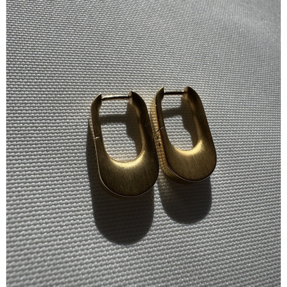 NEW! Dean Davidson Crosby Huggie Hoop Earrings Signature Brushed Gold $130 - Picture 5 of 10